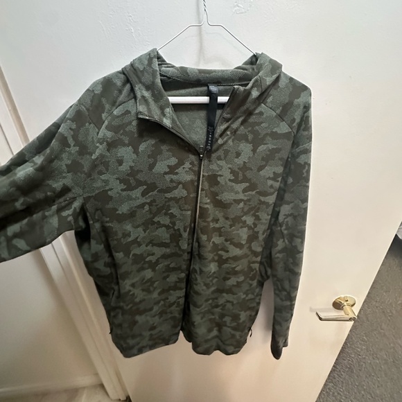 Lululemon Athletica - Picture 4 of 4